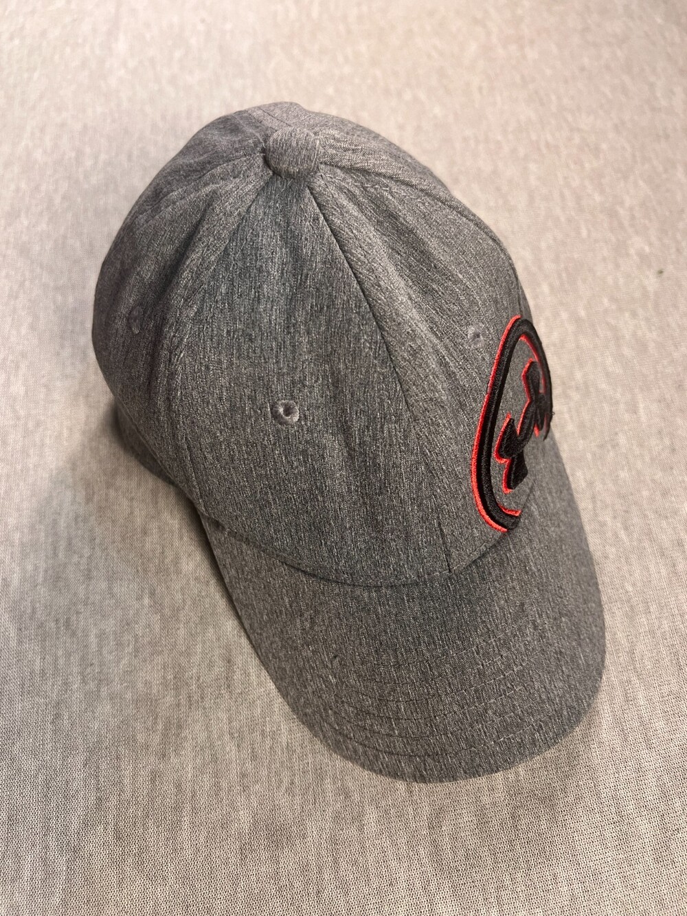 Under Armour Baseball Hat Youth Small Gray Outdoor 6 Panel Sports Fitted Cap